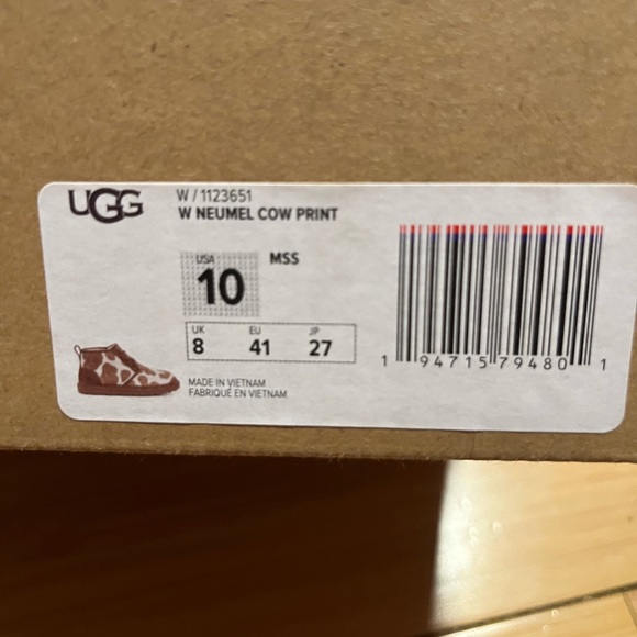 Size 10 uggs animal print - Picture 2 of 6
